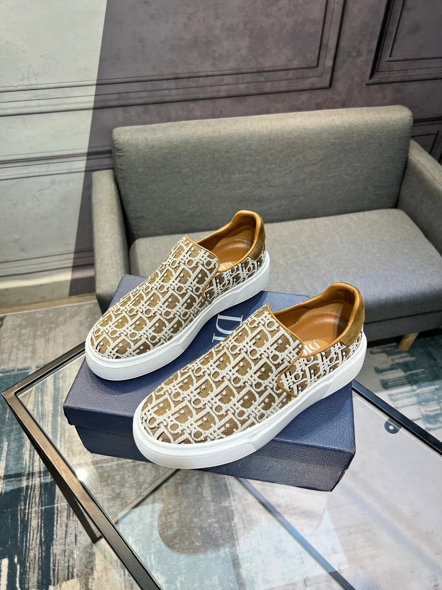 Men's shoes 💰380 The latest DiOr shipment, using imported top-grade jacquard fabric with cowhide design 👍 Breathable mesh lining, comfortable to wear, lightweight, original last mold, official website 1:1, private mold outsole, non-slip, color, multiple colors available, code number 38 to 44 (45 can be ordered)